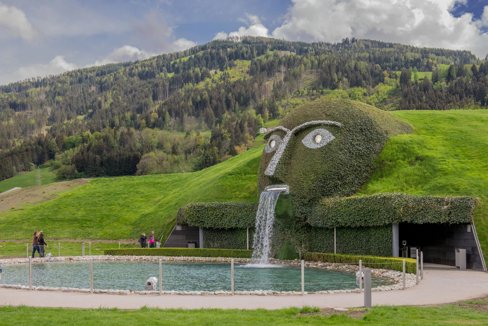 Wattens_-_Swarovski_Kristallwelten-scaled