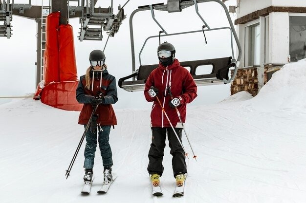 imgi_130_full-shot-skiers-near-chairlift_23-2148931156